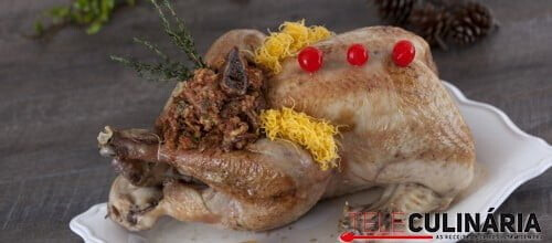 Peru recheado com recheio de figos