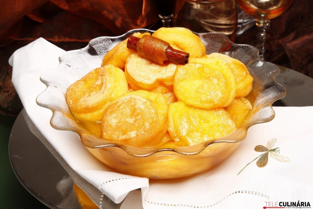 Papos de anjo em calda