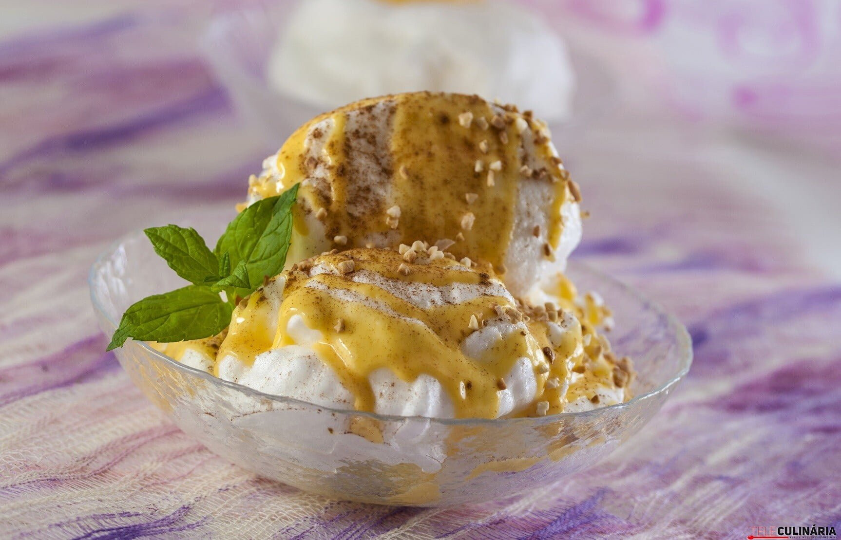 Farófias com creme de leite condensado