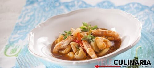 Caldeirada de lulas e camarão com poejos