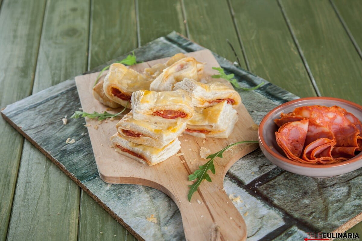Folhados de queijo com chourição