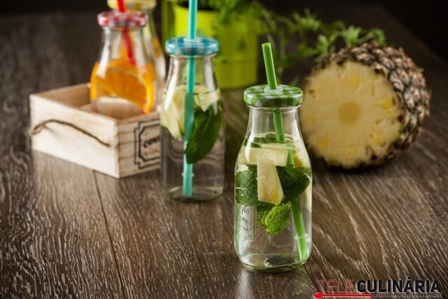 Água aromatizada com ananás