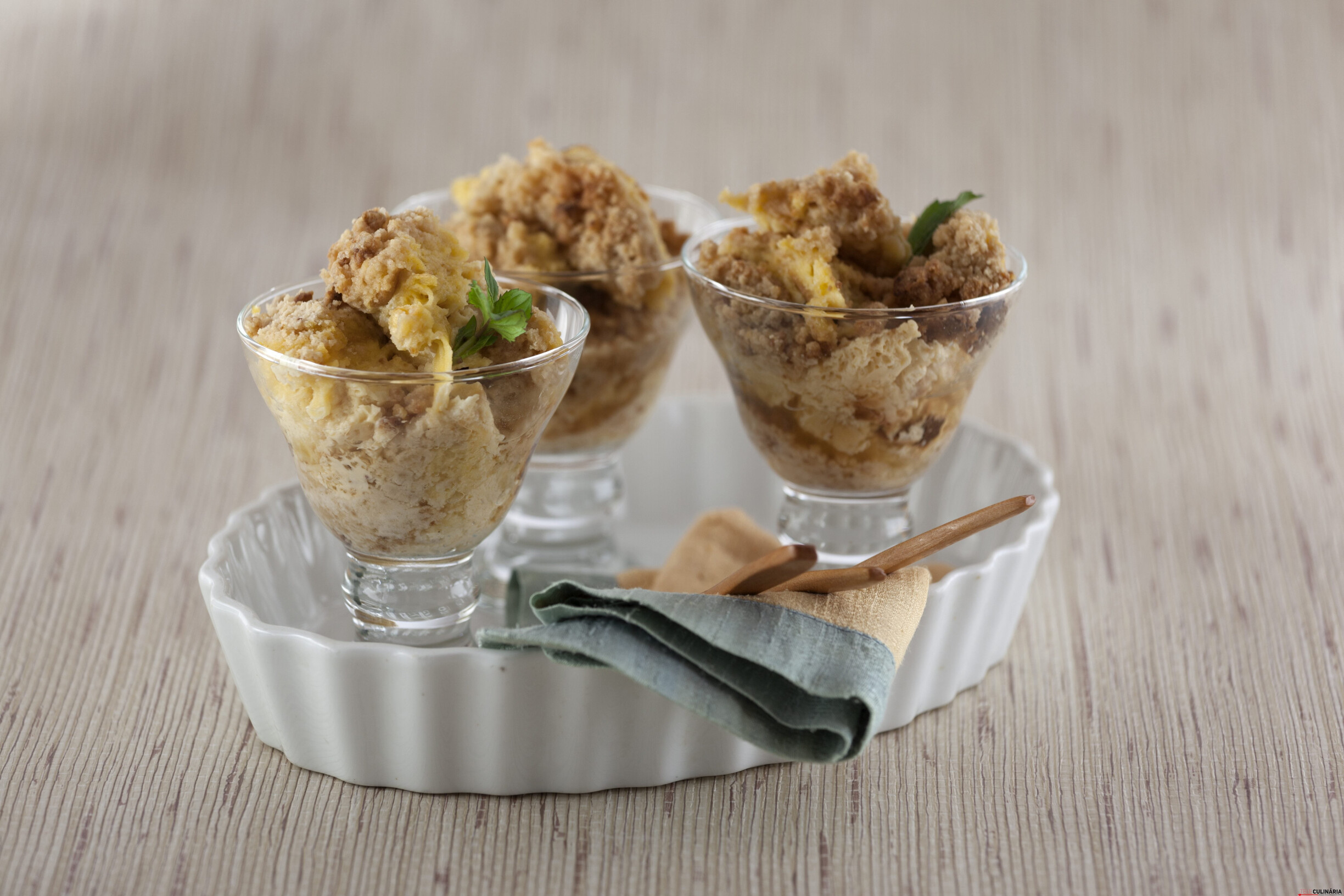 Tacinhas doces de croissant e canela