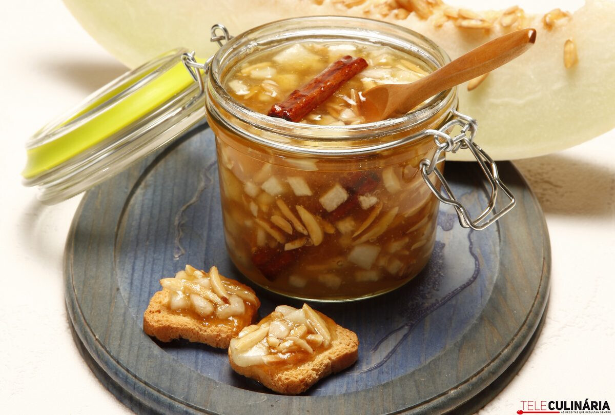 Compota de melão com amêndoa e canela