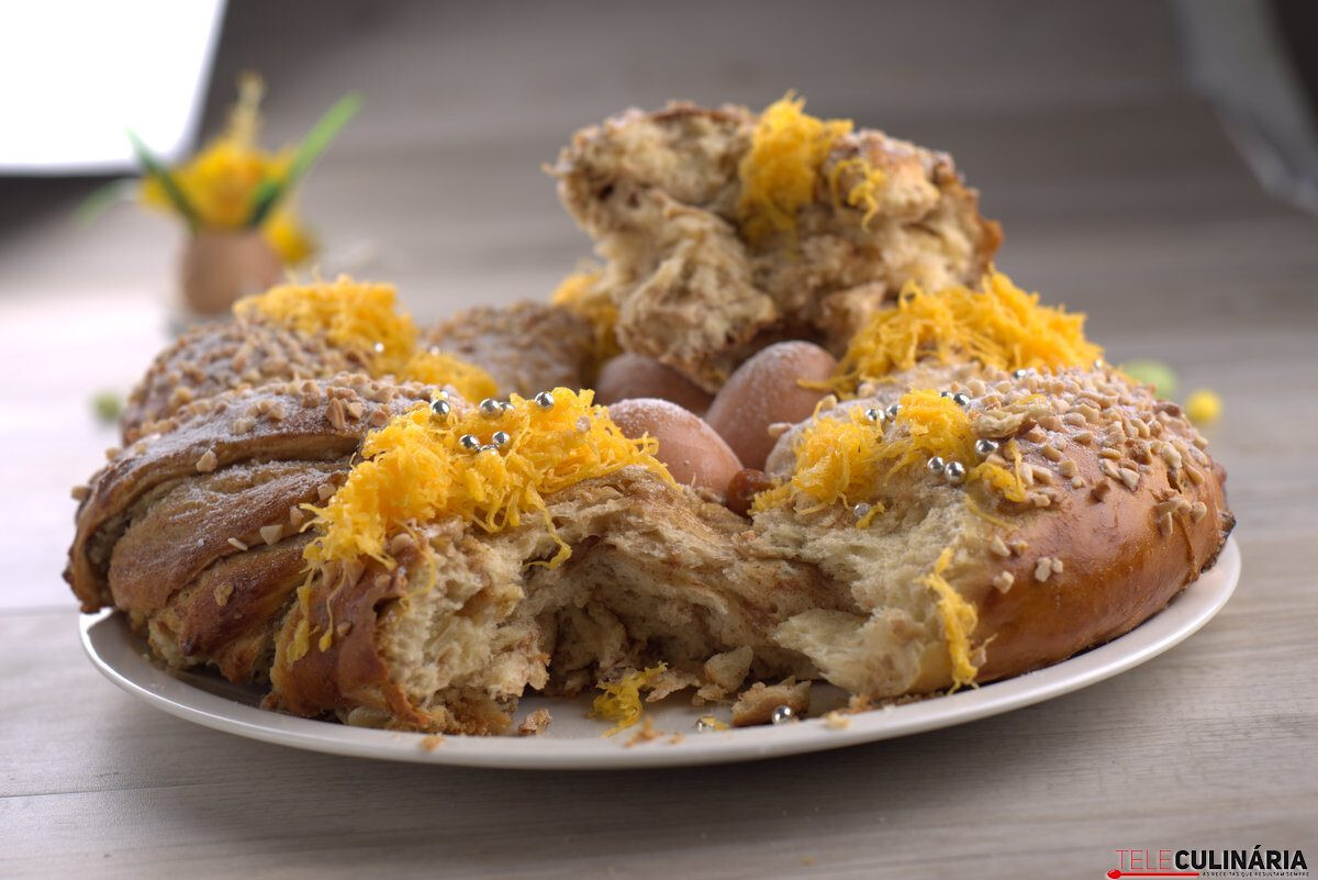 Folar de frutos secos e especiarias (robot de cozinha)