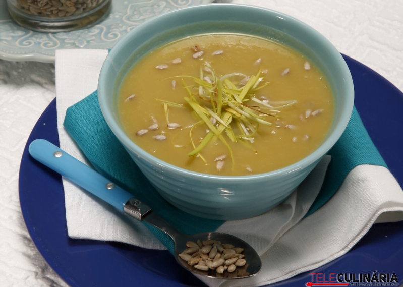 Sopa de batata doce e alho francês