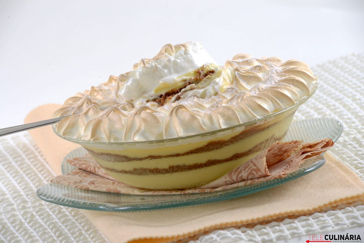 Doce de bolacha merengada