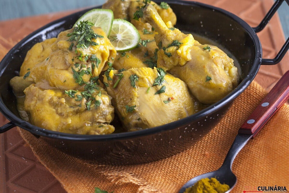 Frango de caril e manga