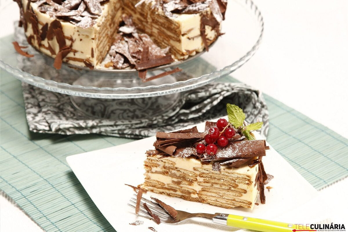 Bolo de bolacha com raspas de chocolate