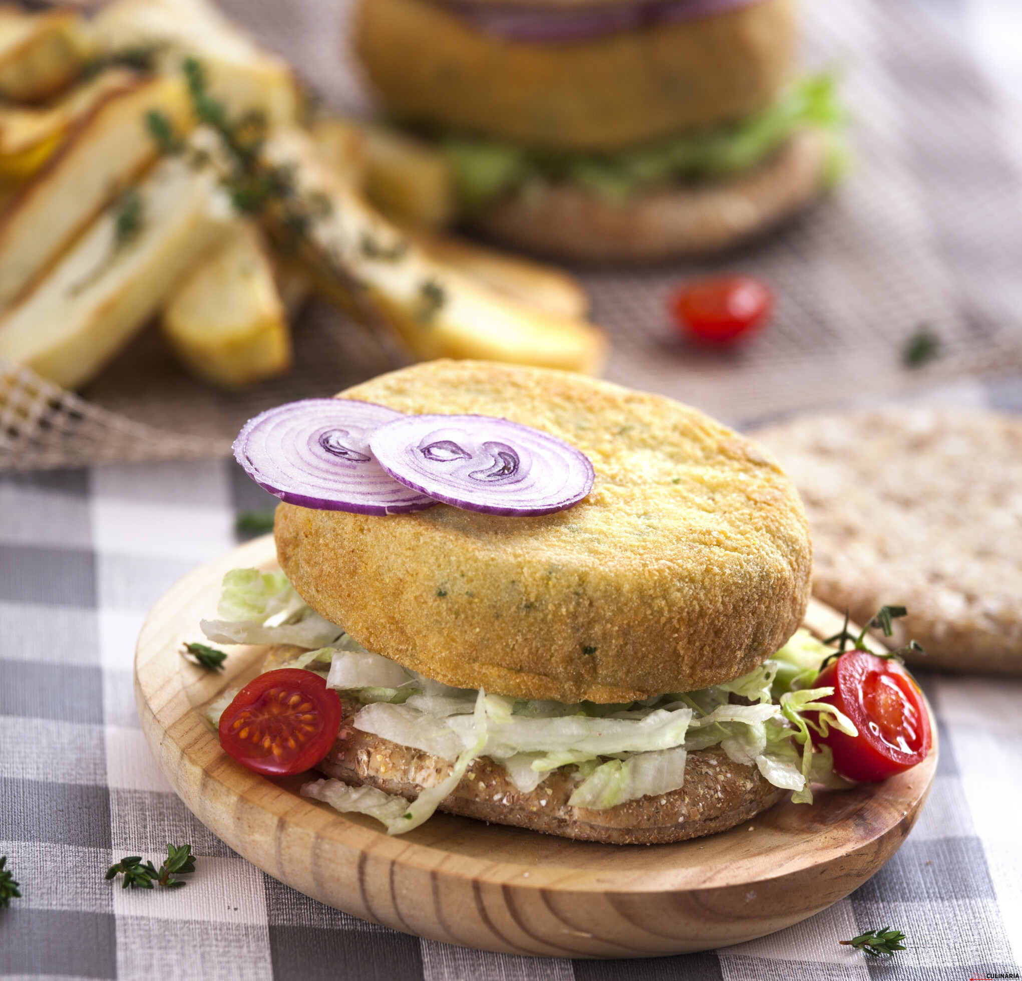 Hambúrgueres de peixe com batatas fritas de forno