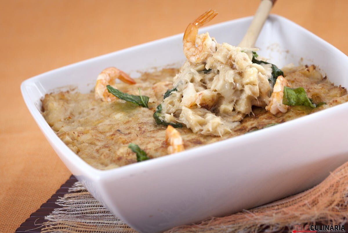 Bacalhau com espinafres e camarão