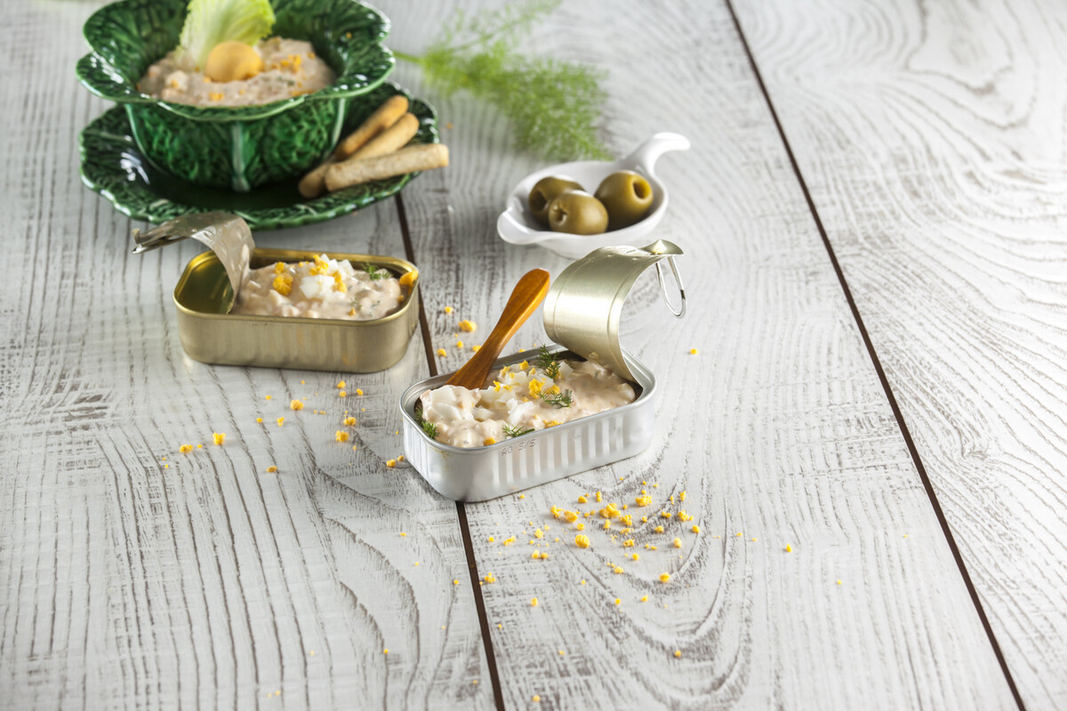 Pasta de salmão com ovo cozido