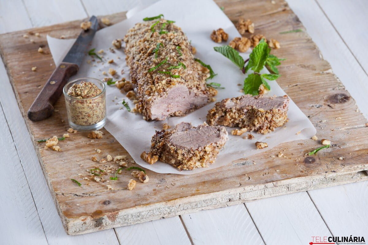 Lombinho de porco com crosta de nozes