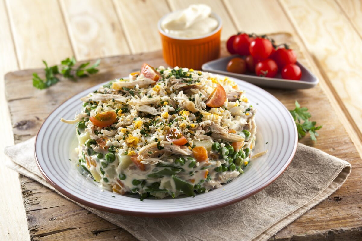 Salada russa de frango