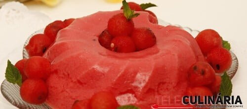 Mousse de melancia com iogurte e laranja