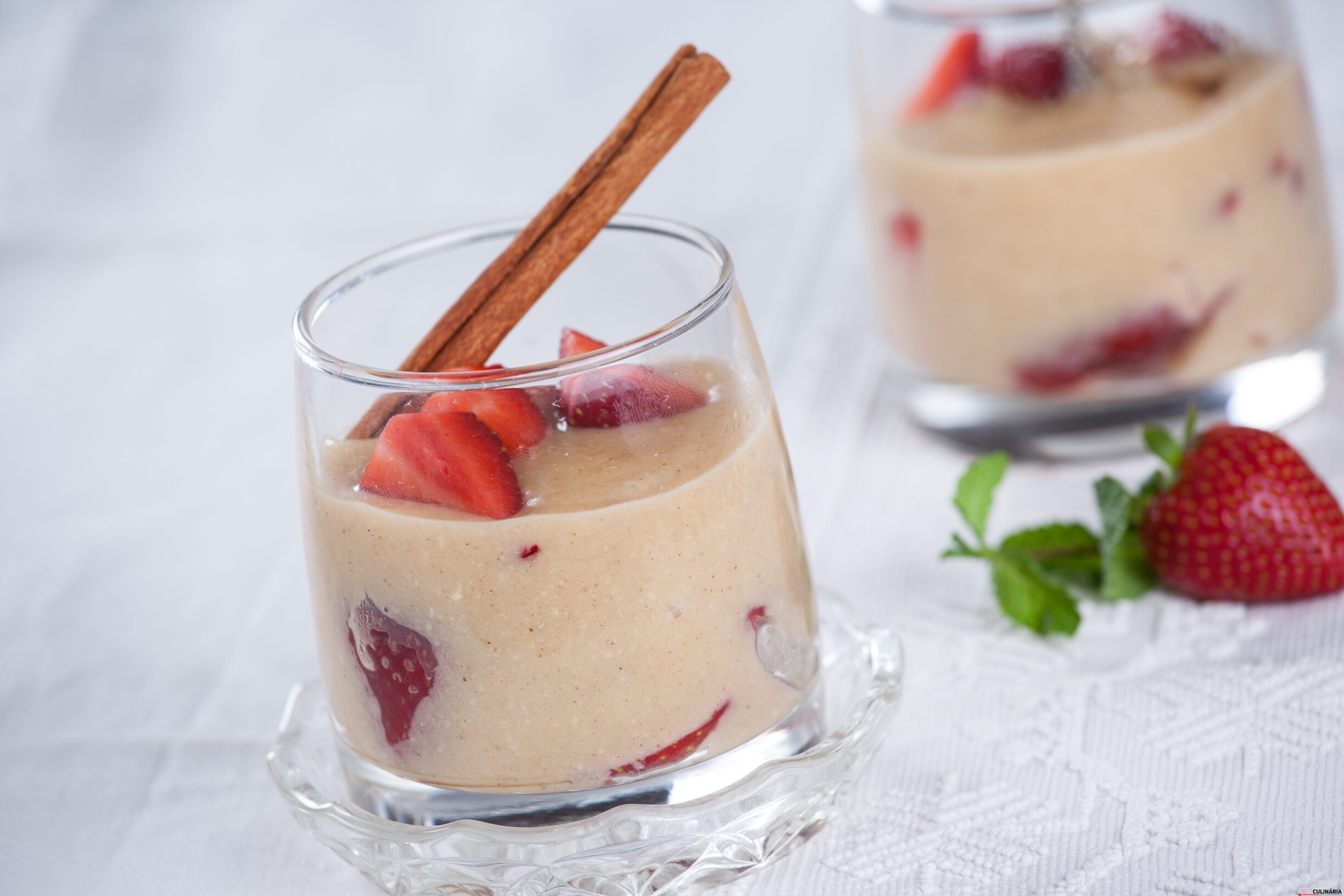 Creme de canela com morangos