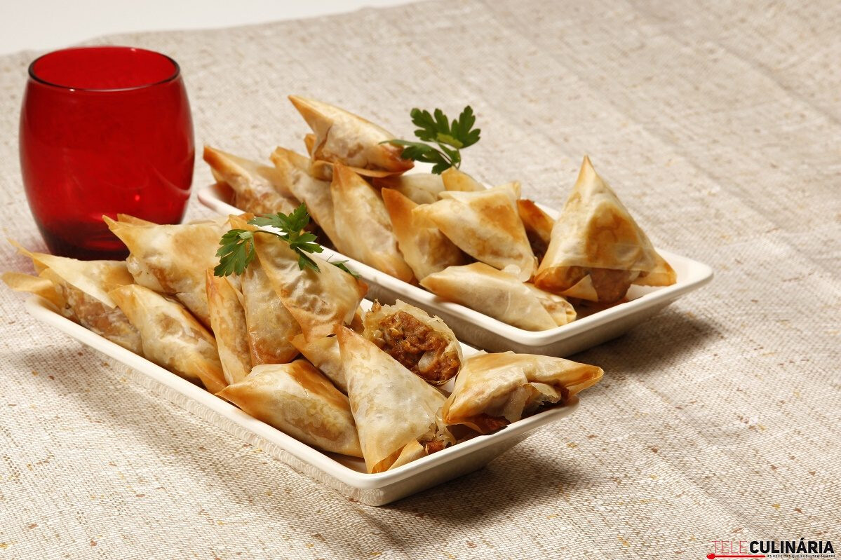 Chamuças de alheira no forno