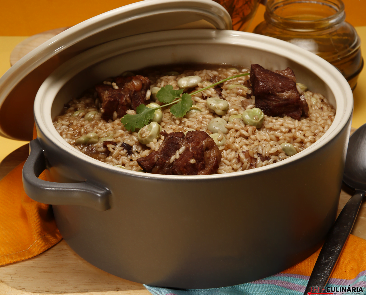 Arroz de entrecosto e favas