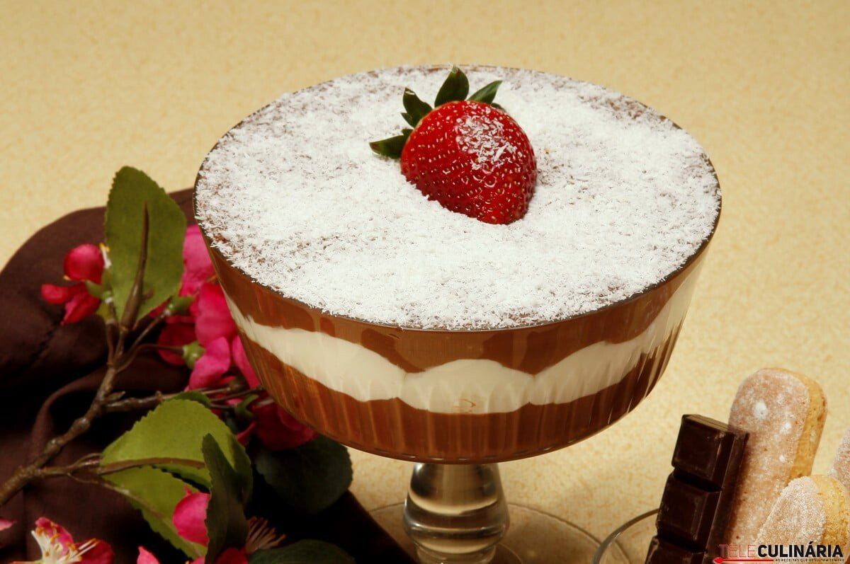 Pavê de coco com chocolate