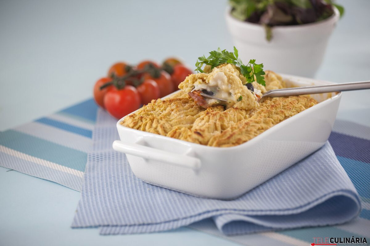 Empadão de bacalhau com puré de grão