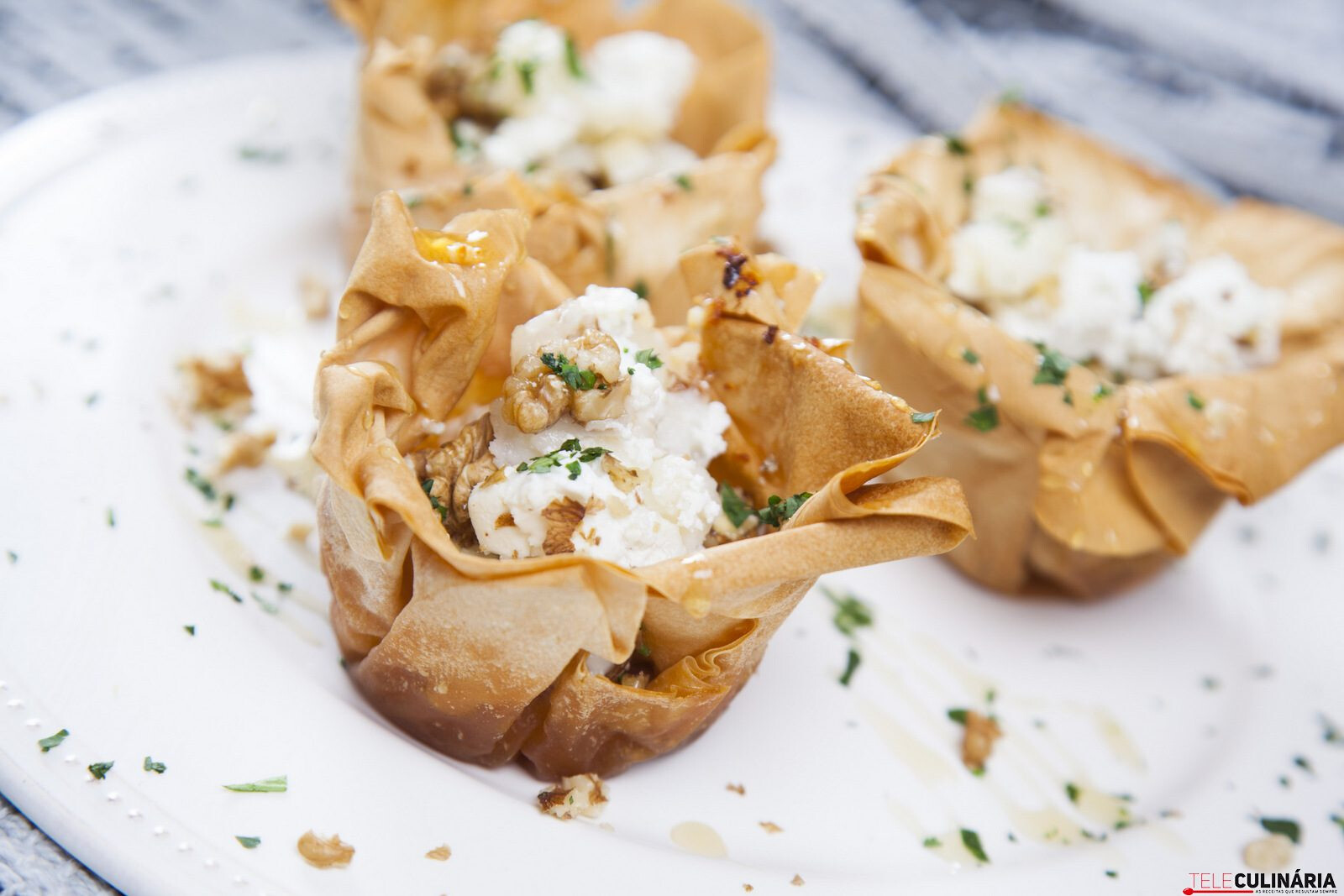 Pastelinhos de queijo de cabra com mel
