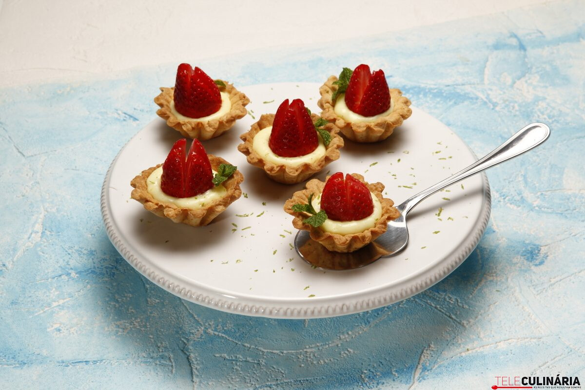 Tarteletes de limão com morangos
