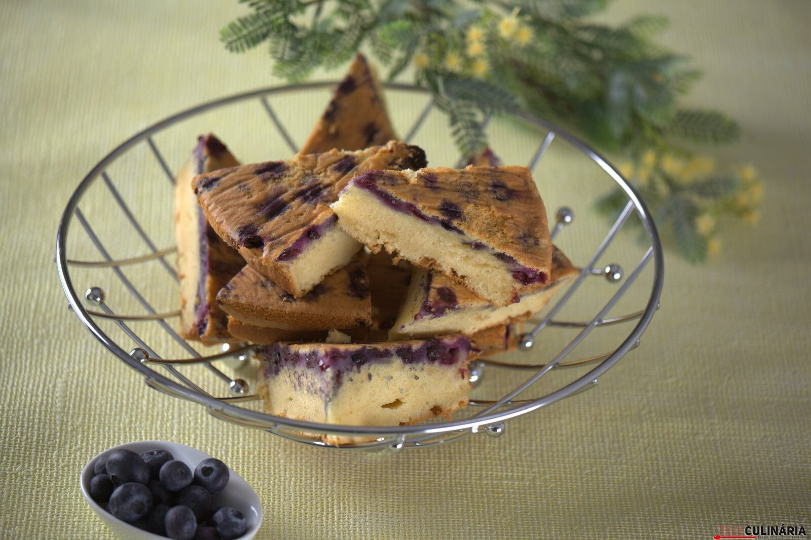 Bolo molhadinho de mirtilos