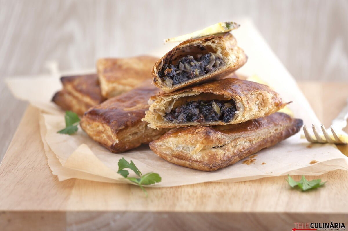 Folhado de morcela e abacaxi