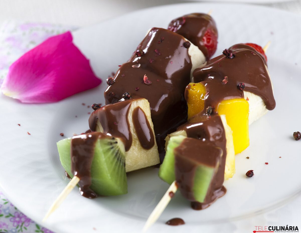 Espetadinhas de fruta com creme de chocolate (robot de cozinha)