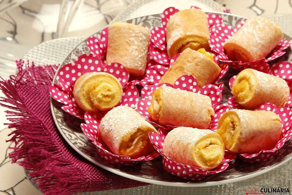 Mini tortas recheadas de ovos-moles