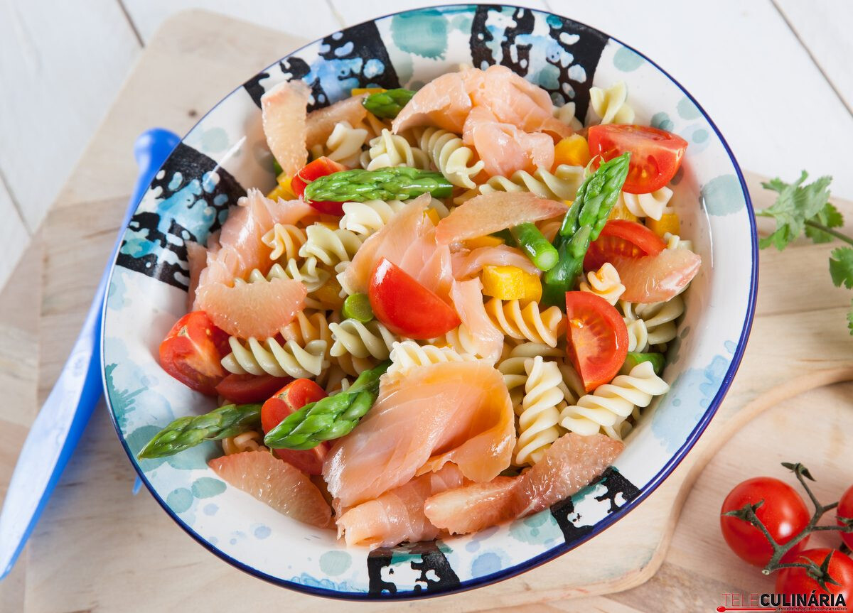 Massa com salmão fumado e citrinos