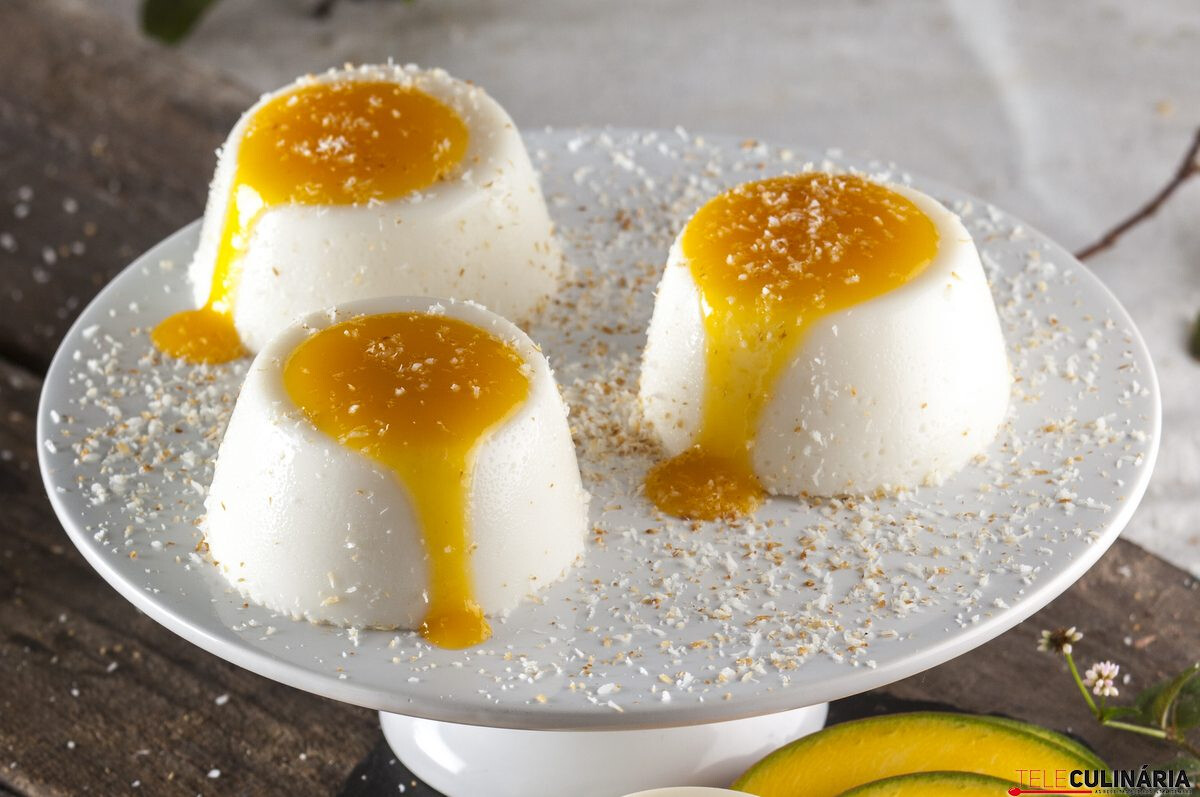 Panacota com coco e manga