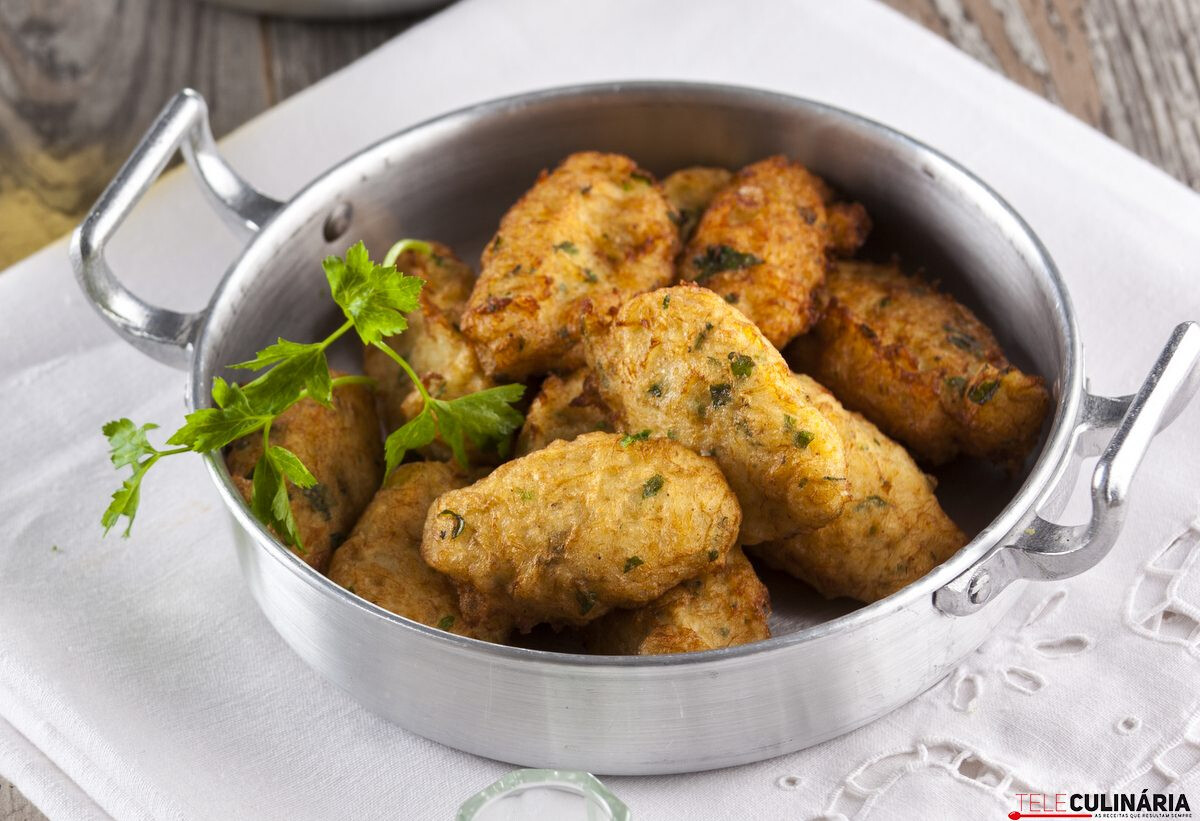 Pastéis de bacalhau com arroz de grelos