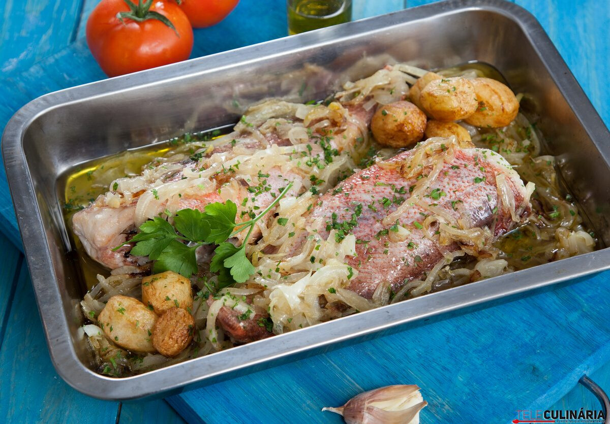 Red fish em cebolada no forno
