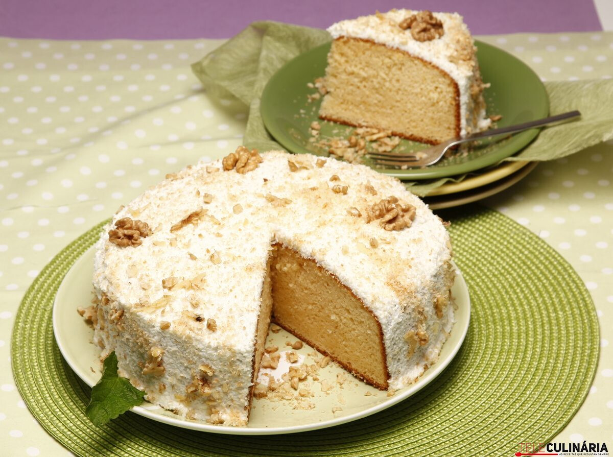 Bolo de iogurte grego e coco