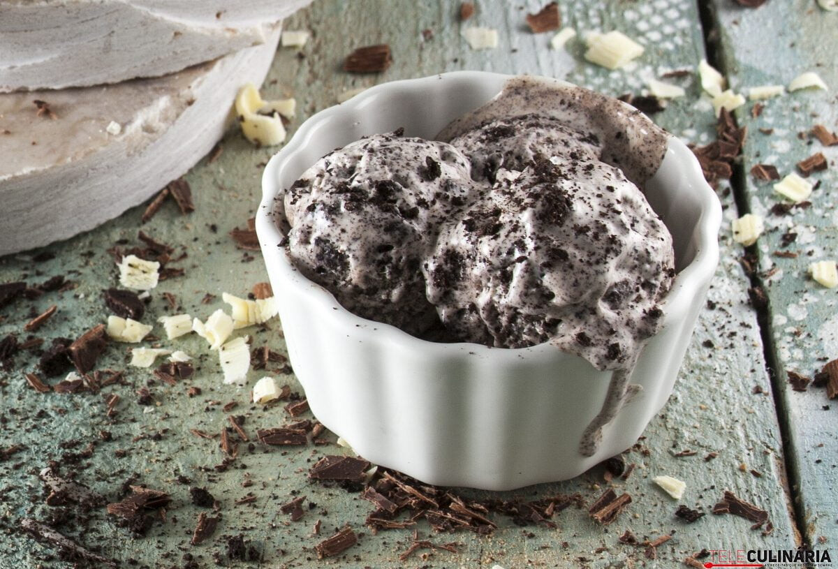 Receita de gelado de bolachas de chocolate