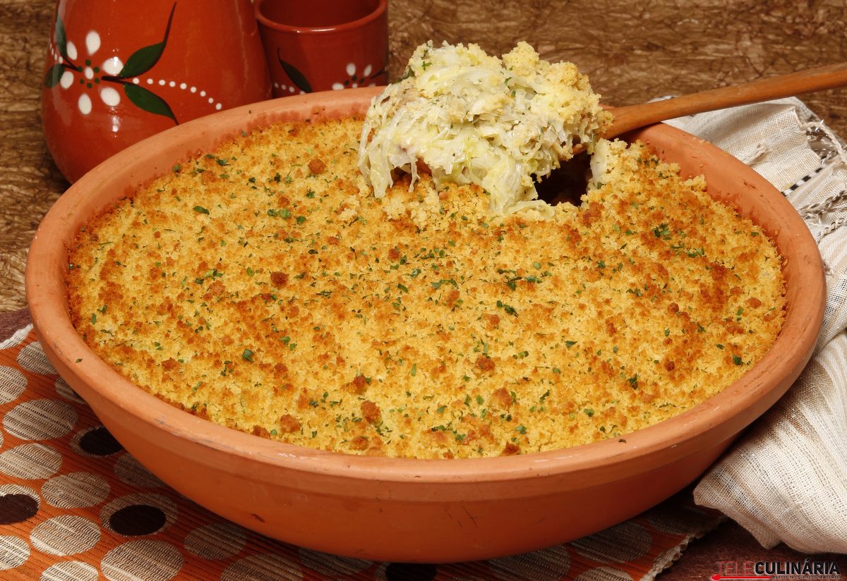 Bacalhau com broa e couve lombarda