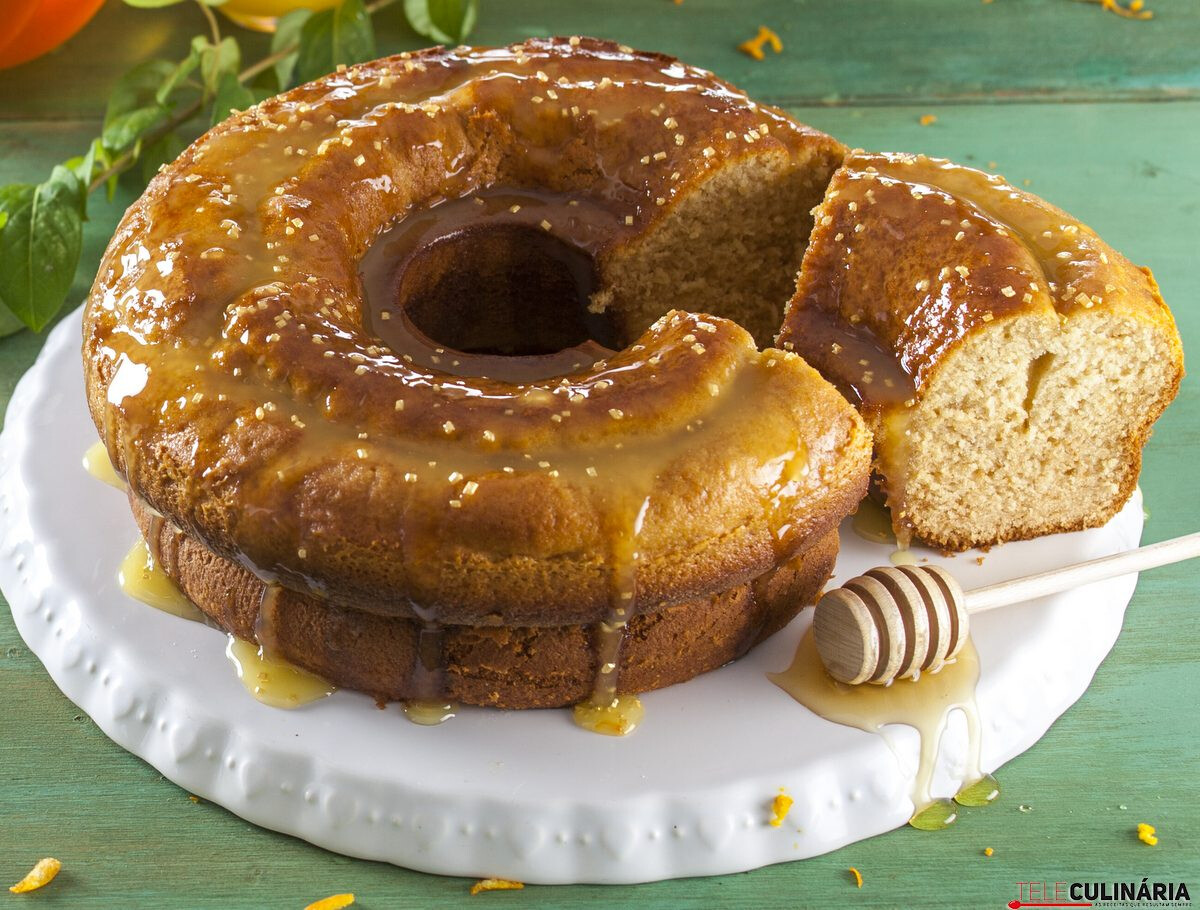Bolo de mel com cobertura de laranja