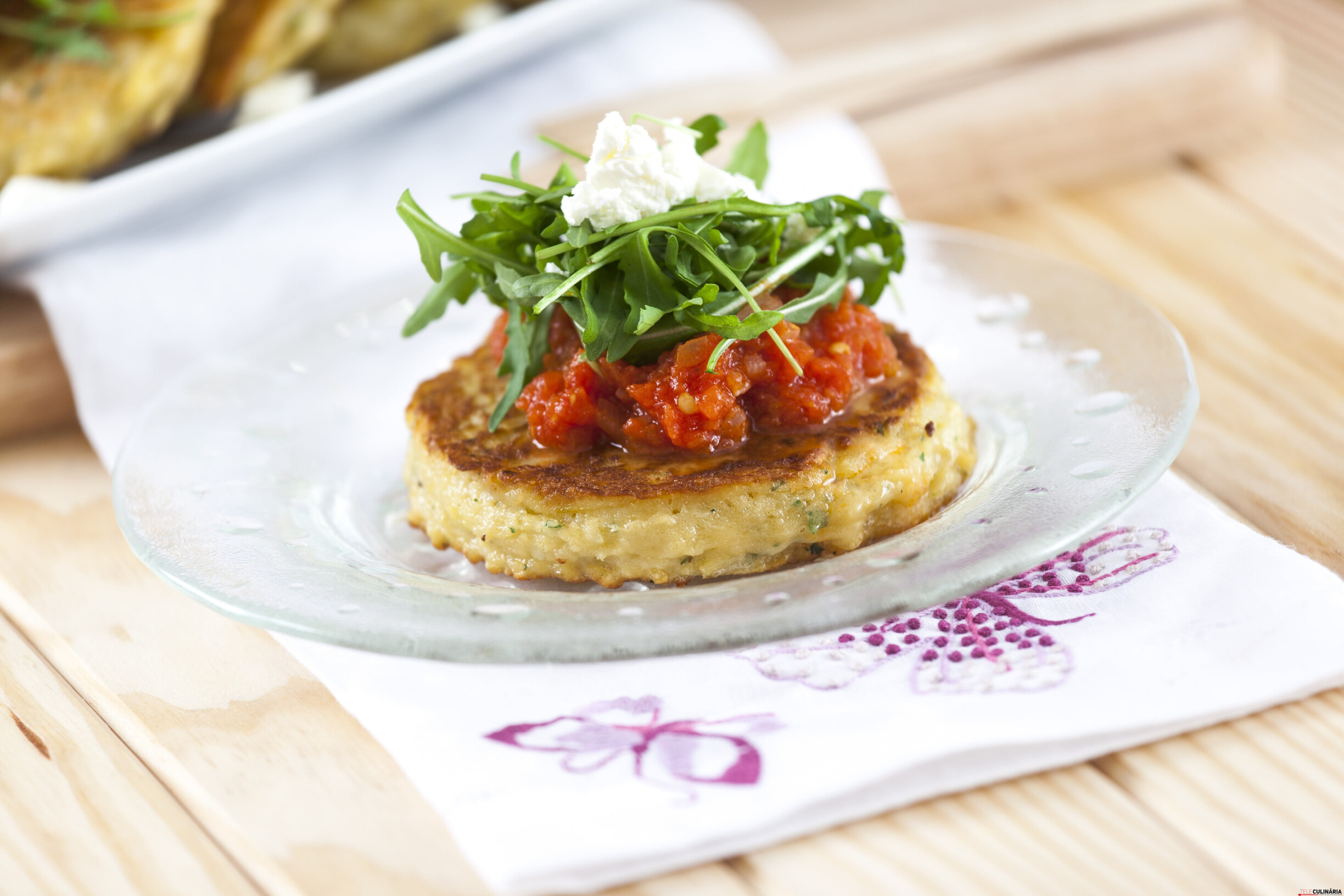 Panquecas vegetarianas de batata e tomate