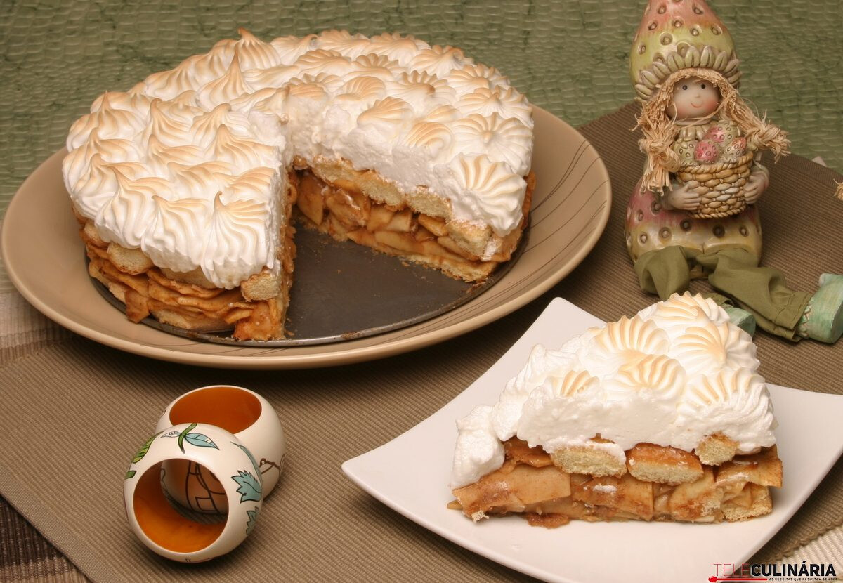 Bolo de maçã merengado