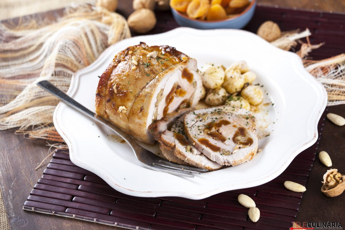 Lombo de porco recheado com frutos secos e alperces