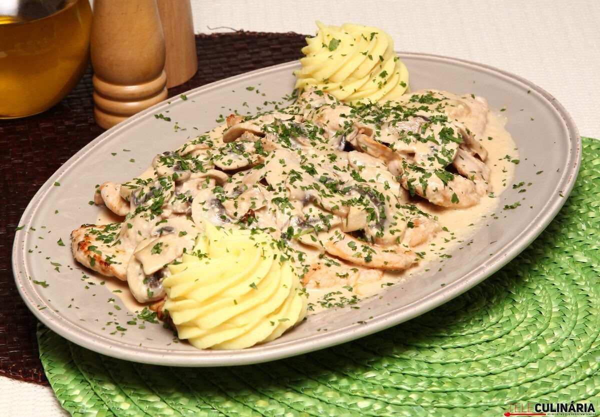 Bifinhos de peru ao champignon