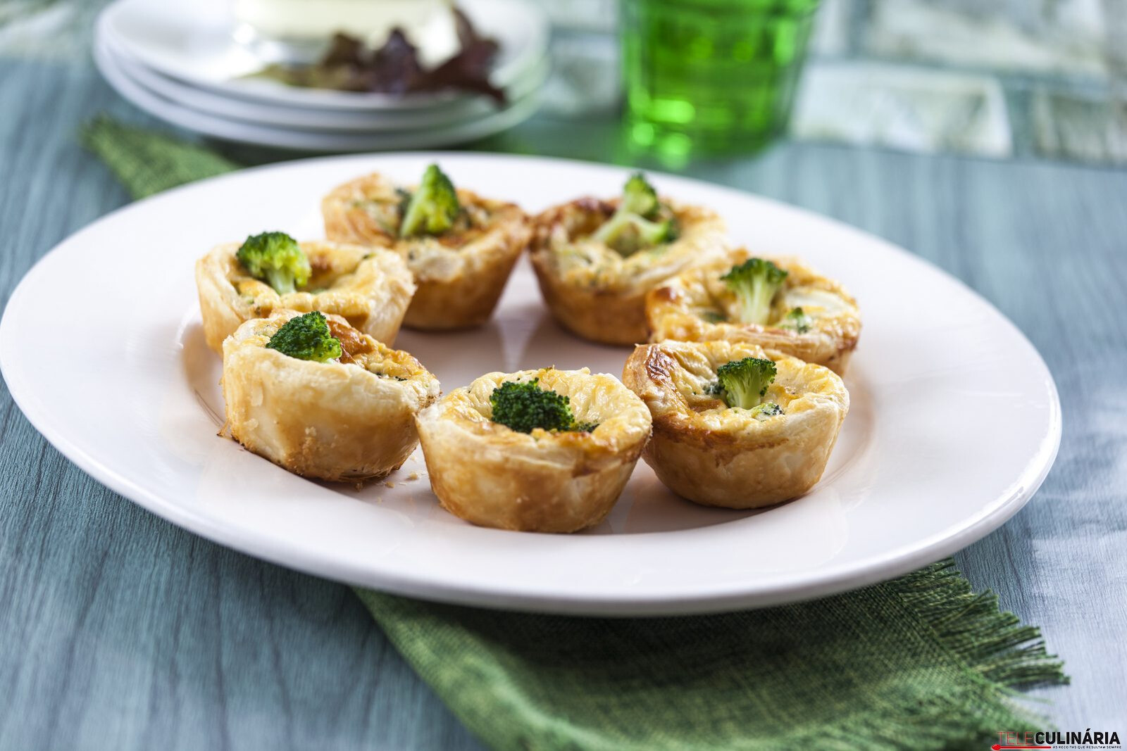 Mini quiches de brócolos e queijo de cabra