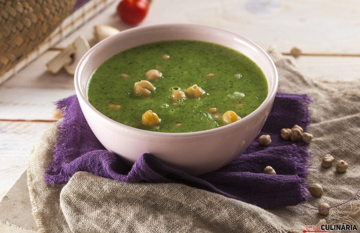 Sopa de espinafres com grão