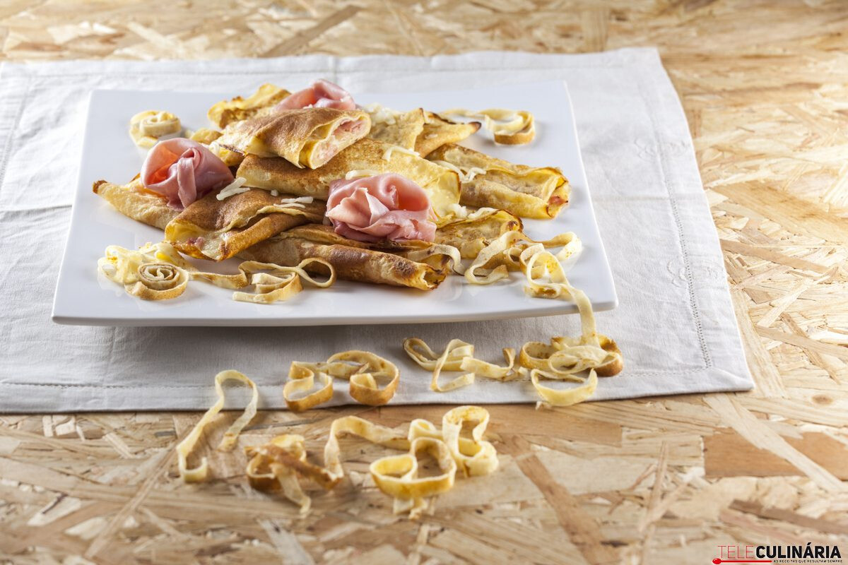 Crepes salgados de queijo e fiambre
