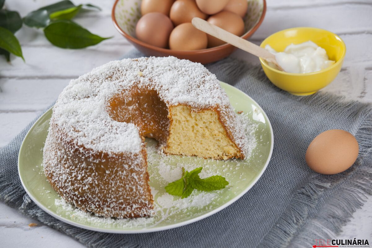 Bolo de iogurte e coco