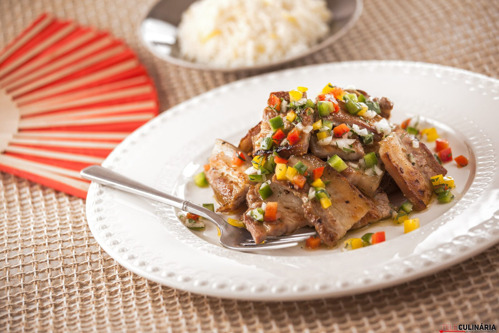 Entremeadas com molho de pimentos e arroz de limão