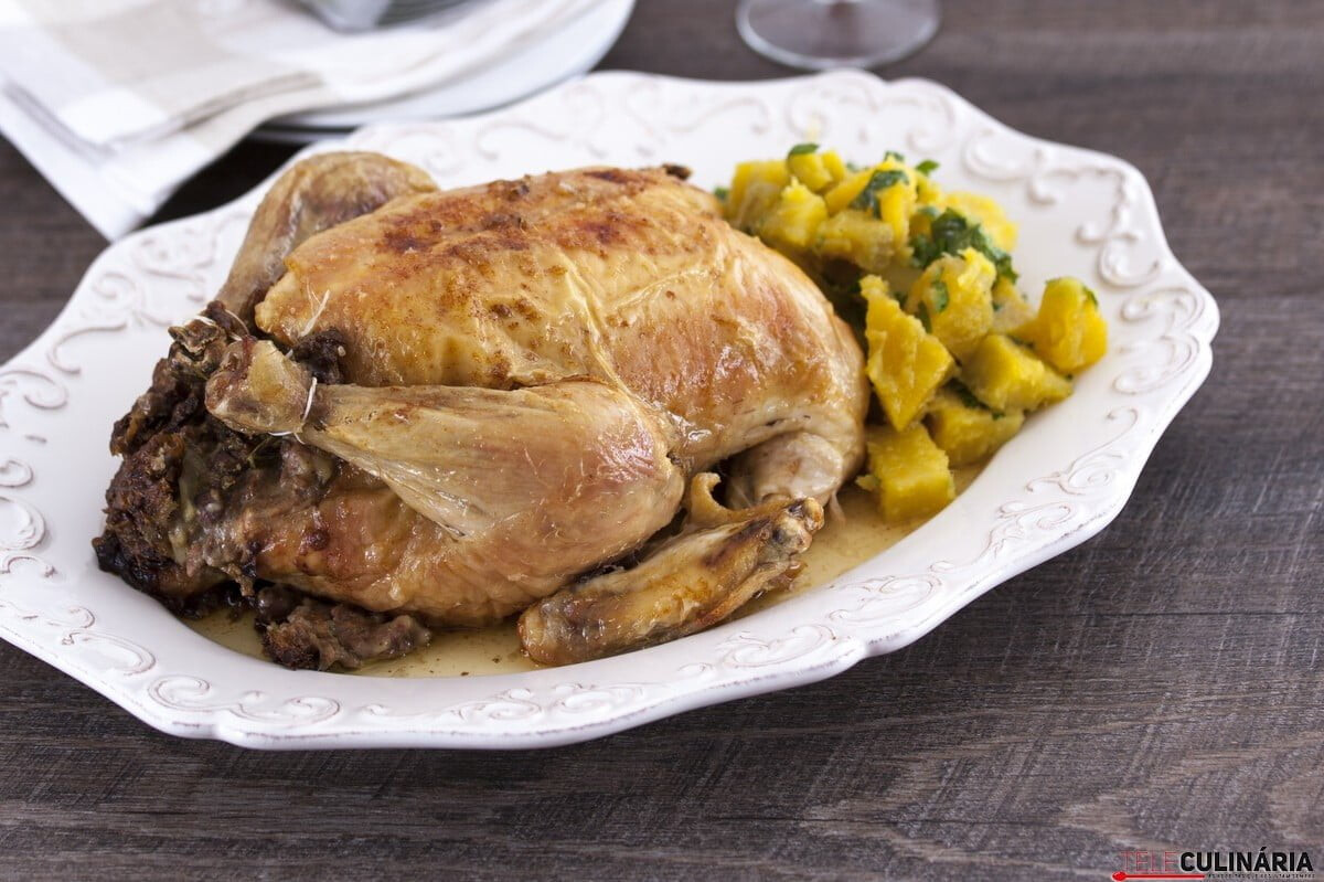 Frango recheado com miúdos