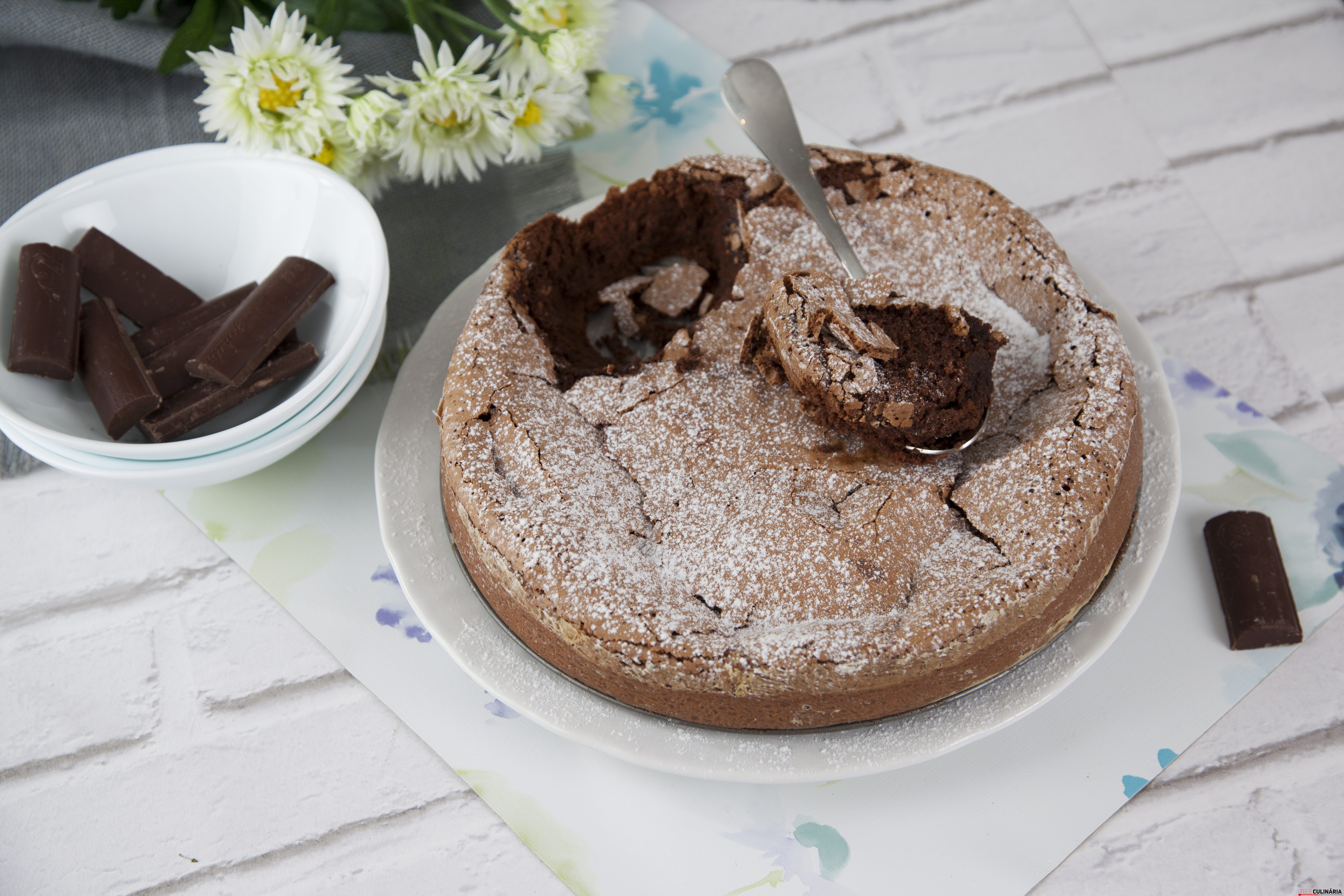 Bolo mousse de chocolate cozida