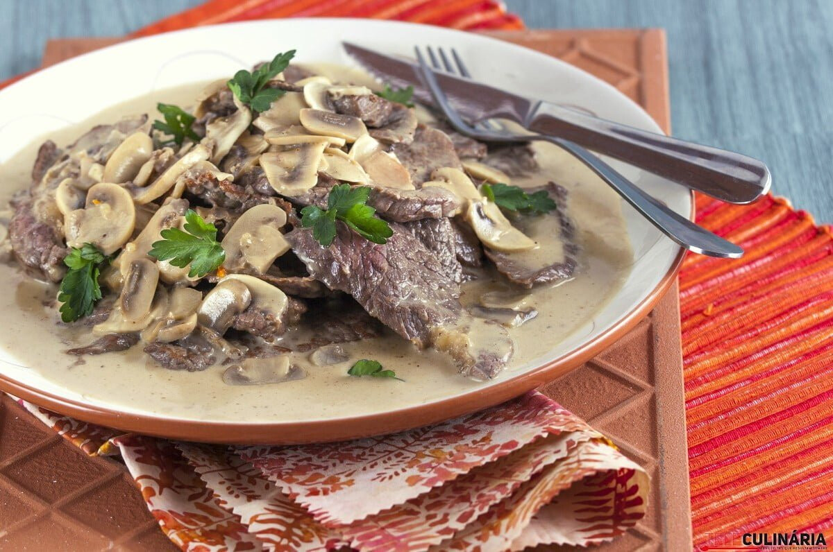 Bifinhos com cogumelos e Porto